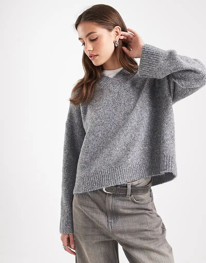 

Серый свитер ASOS DESIGN Fisherman с V-образным вырезом и смешанной резинкой