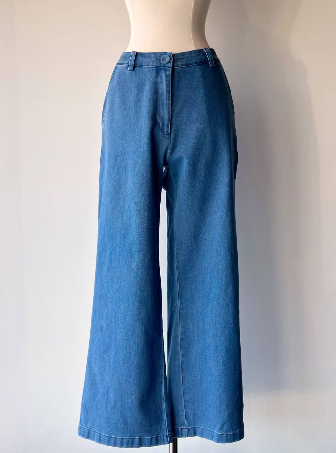 

Брюки Coretta в синем цвете SKIES ARE BLUE