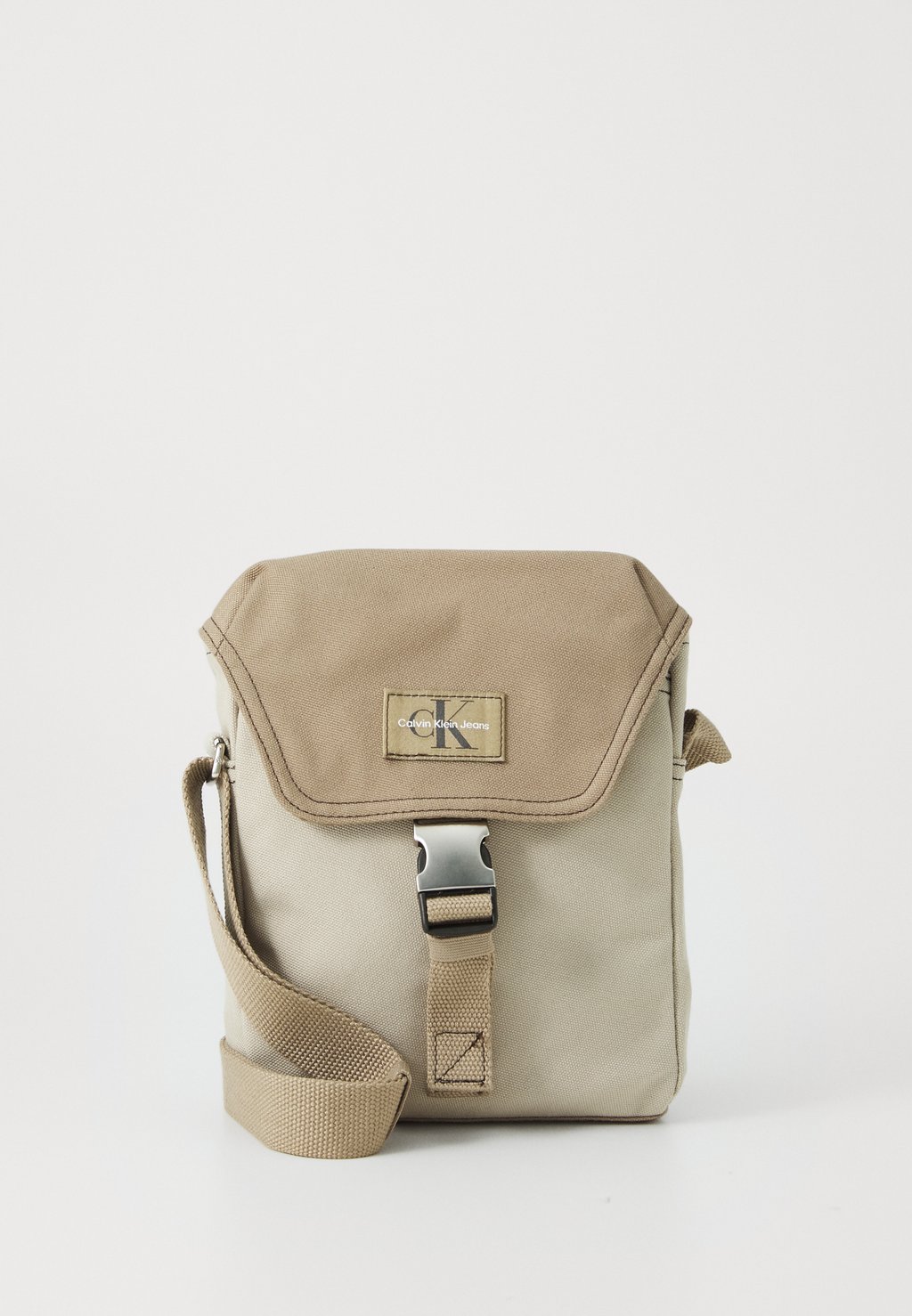 

Сумка через плечо WORKWEAR FLAP REPORTER Calvin Klein Jeans, бежевый