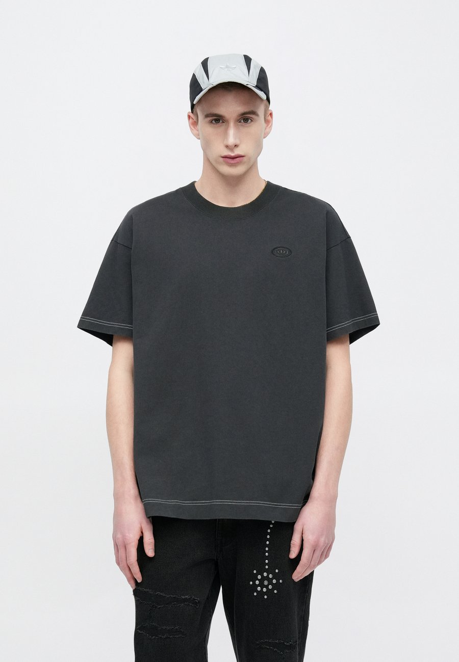 Футболка Adidas Originals GRAPHIC TEE, Anthracite — фото 4