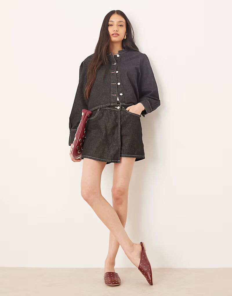 

Джинсовая мини-юбка ASOS DESIGN черного цвета с экрю