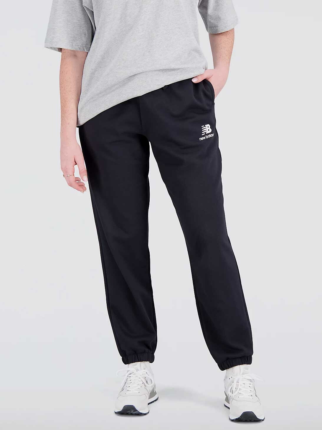 

Спортивные брюки New Balance ESSENTIALS STACKED LOGO, черный