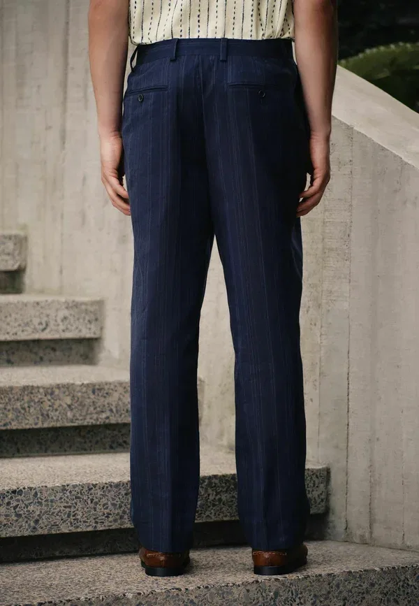 Брюки Regular fit textured stripe Next, цвет темно-синий — фото 3