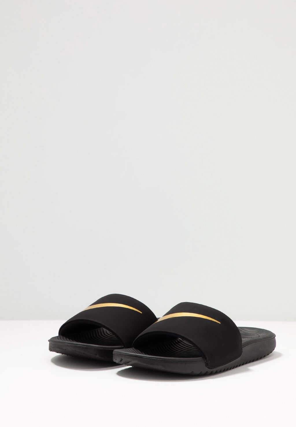 Сандалии KAWA SLIDE UNISEX Nike, цвет black/metallic gold — фото 4