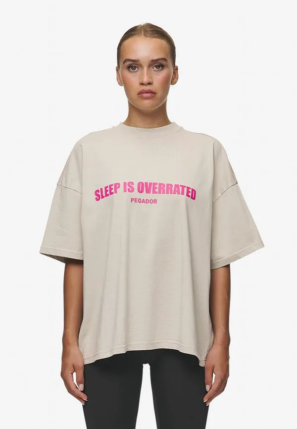 

Футболка с принтом tori большого размера Pegador, Washed Moon Grey, Серый, Футболка с принтом tori большого размера Pegador, Washed Moon Grey