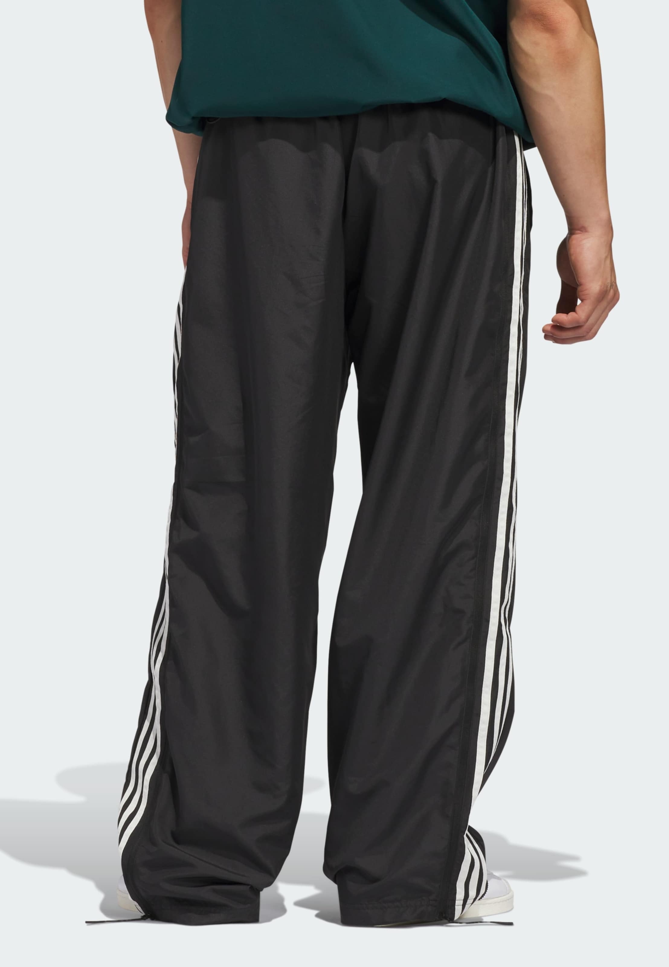 Adidas Originals Широкие штаны 'Basketball Windbreaker' в черном цвете — фото 3