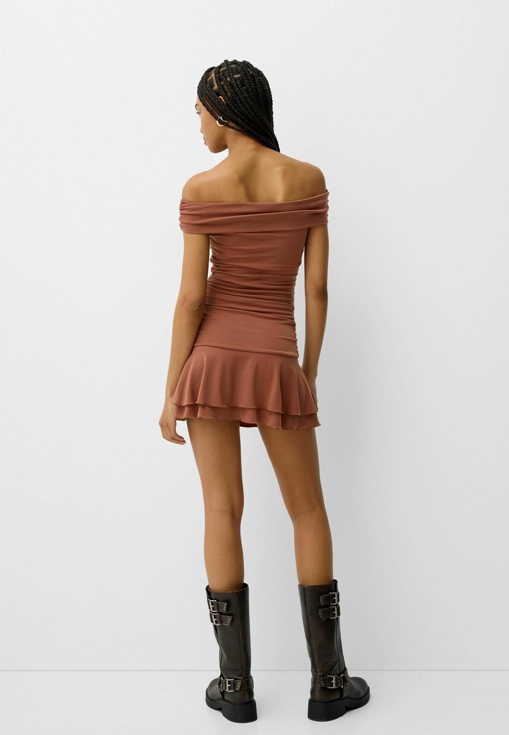 

Платье-футляр Bershka, темно-коричневый