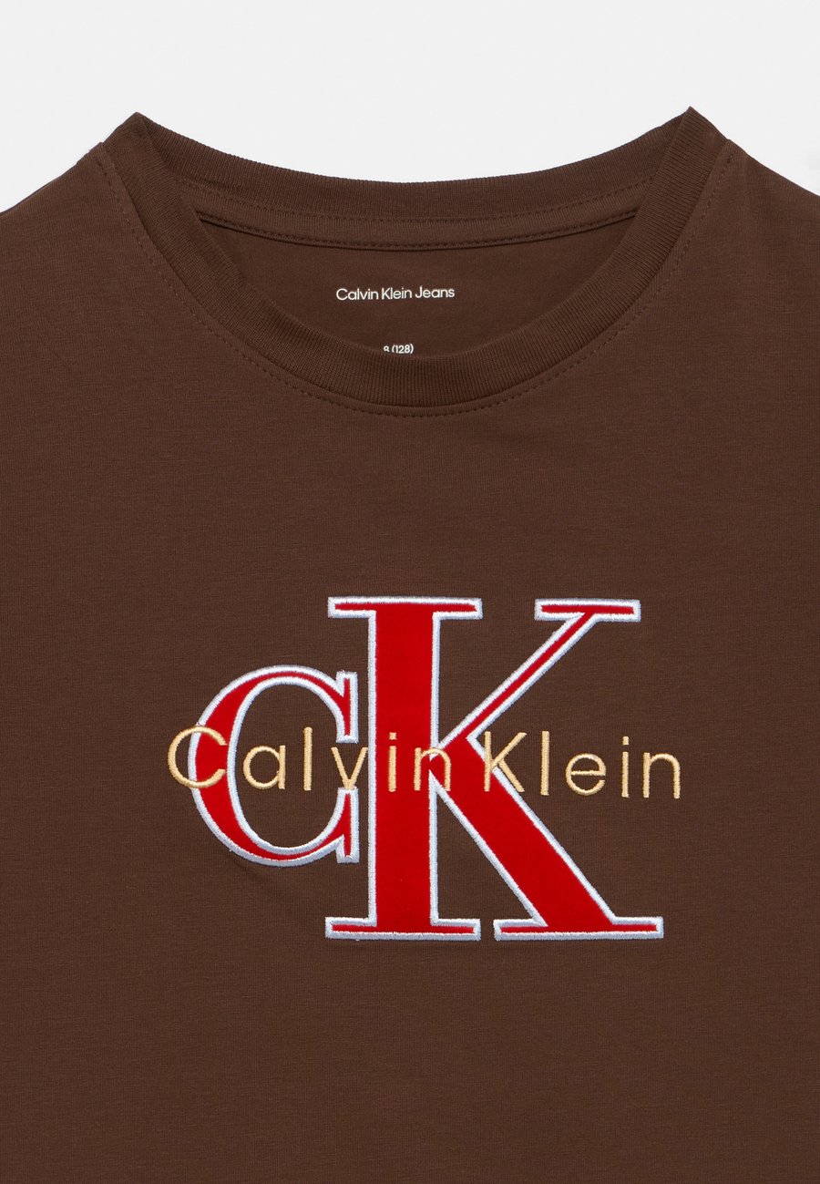 Футболка Calvin Klein Jeans MONOLOGO UNISEX, Legacy Brown/Brown — фото 3