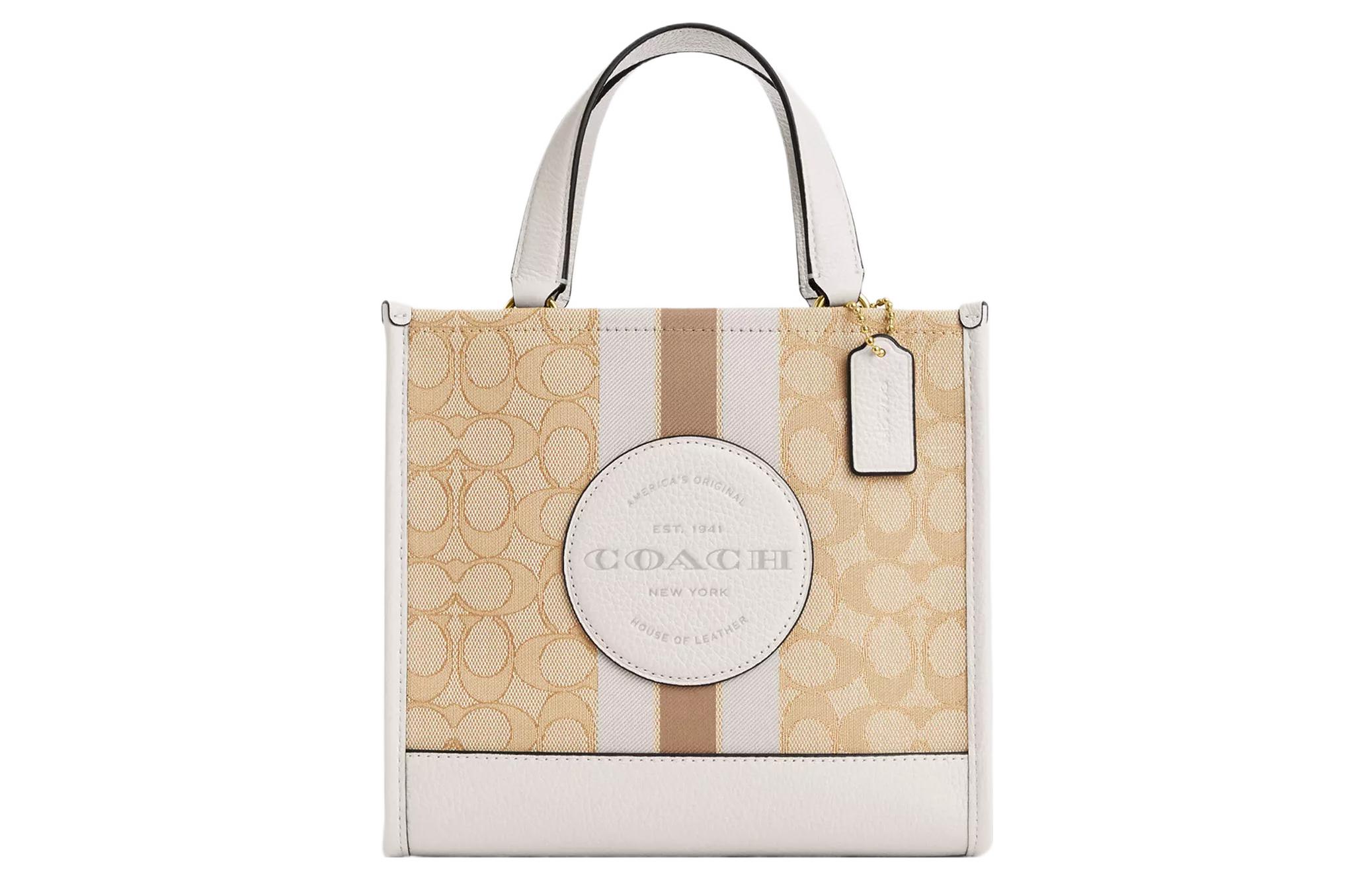 

Сумка Демпси COACH