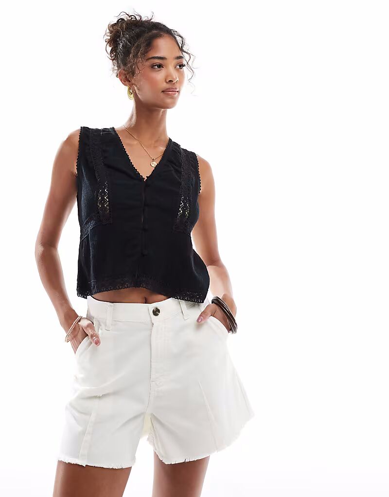 

ASOS DESIGN шорты с потертостями кремового цвета