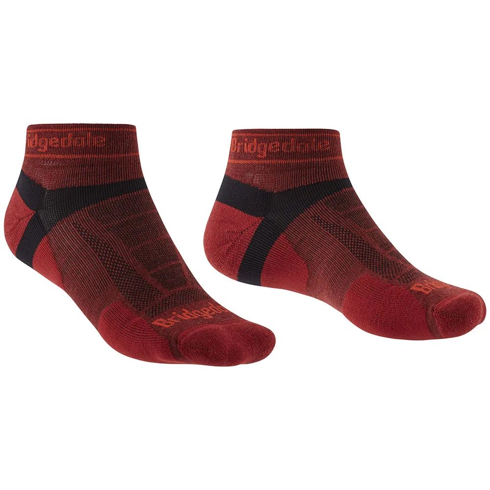 

Носки Bridgedale Ultralight T2 Merino Sport Low, красный