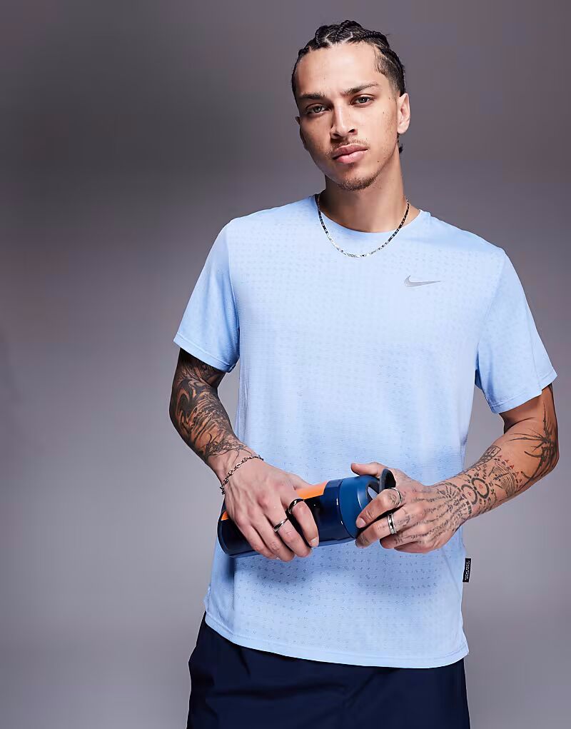 

Футболка Nike Running Miler Breathe синего цвета
