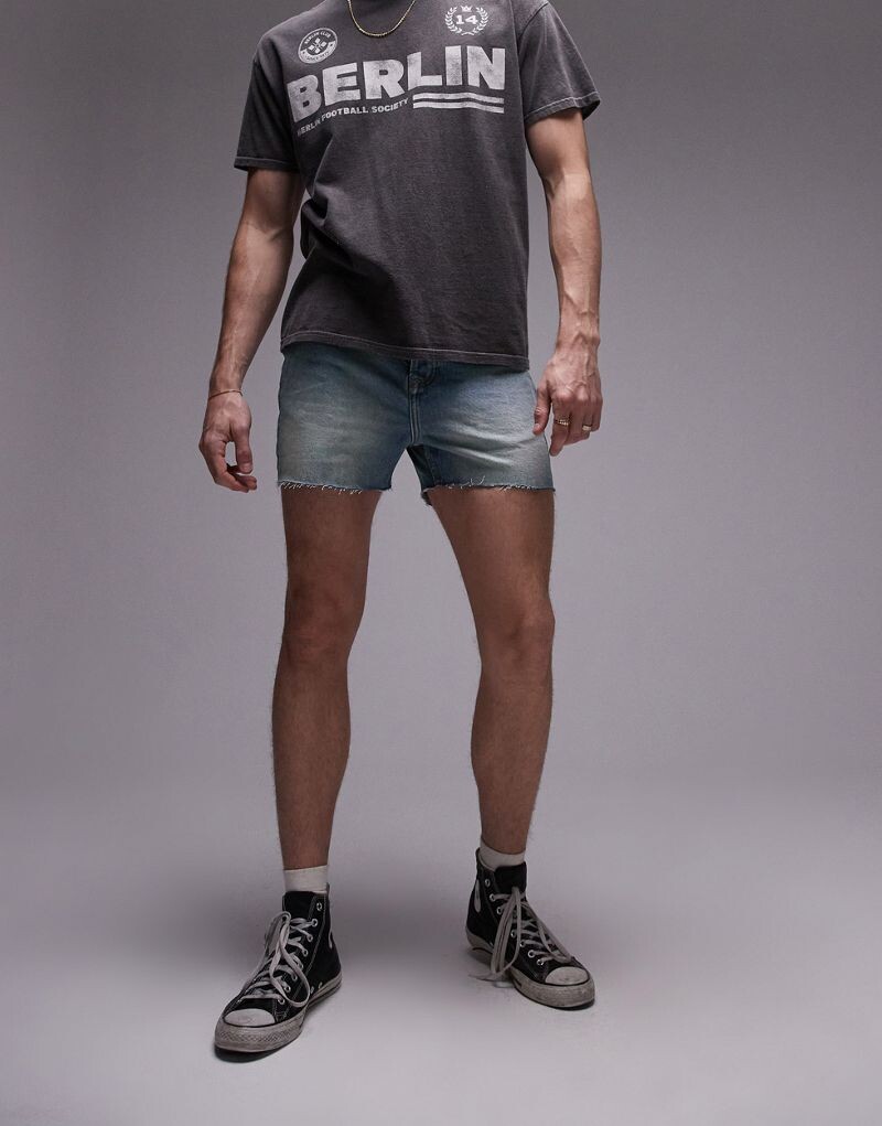 

Светло-синие джинсовые короткие шорты с необработанным краем Topman