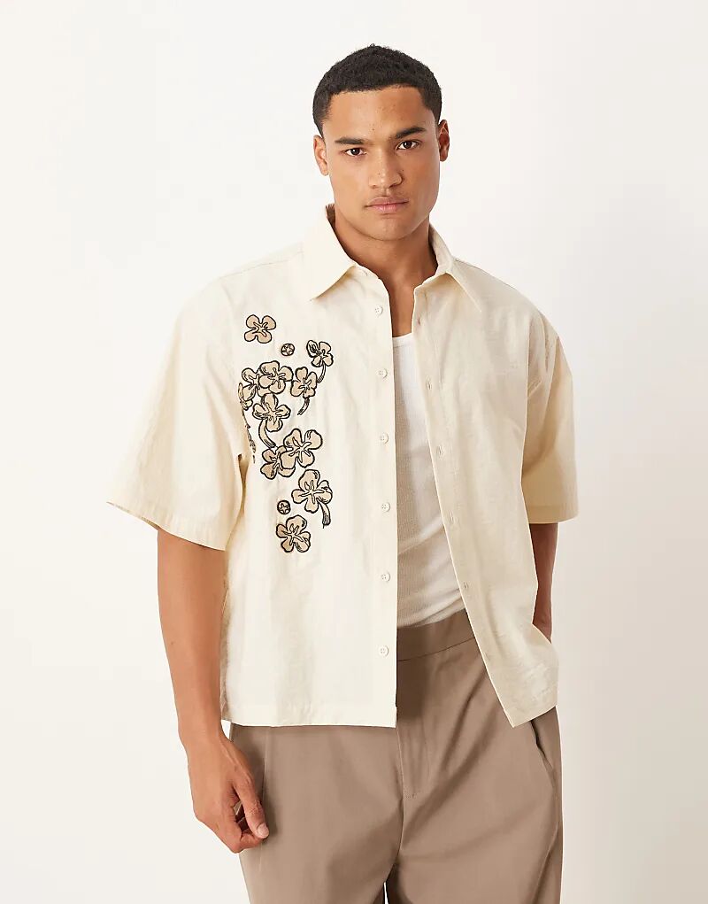 

Рубашка свободного кроя ASOS DESIGN бежевого цвета с цветочным принтом