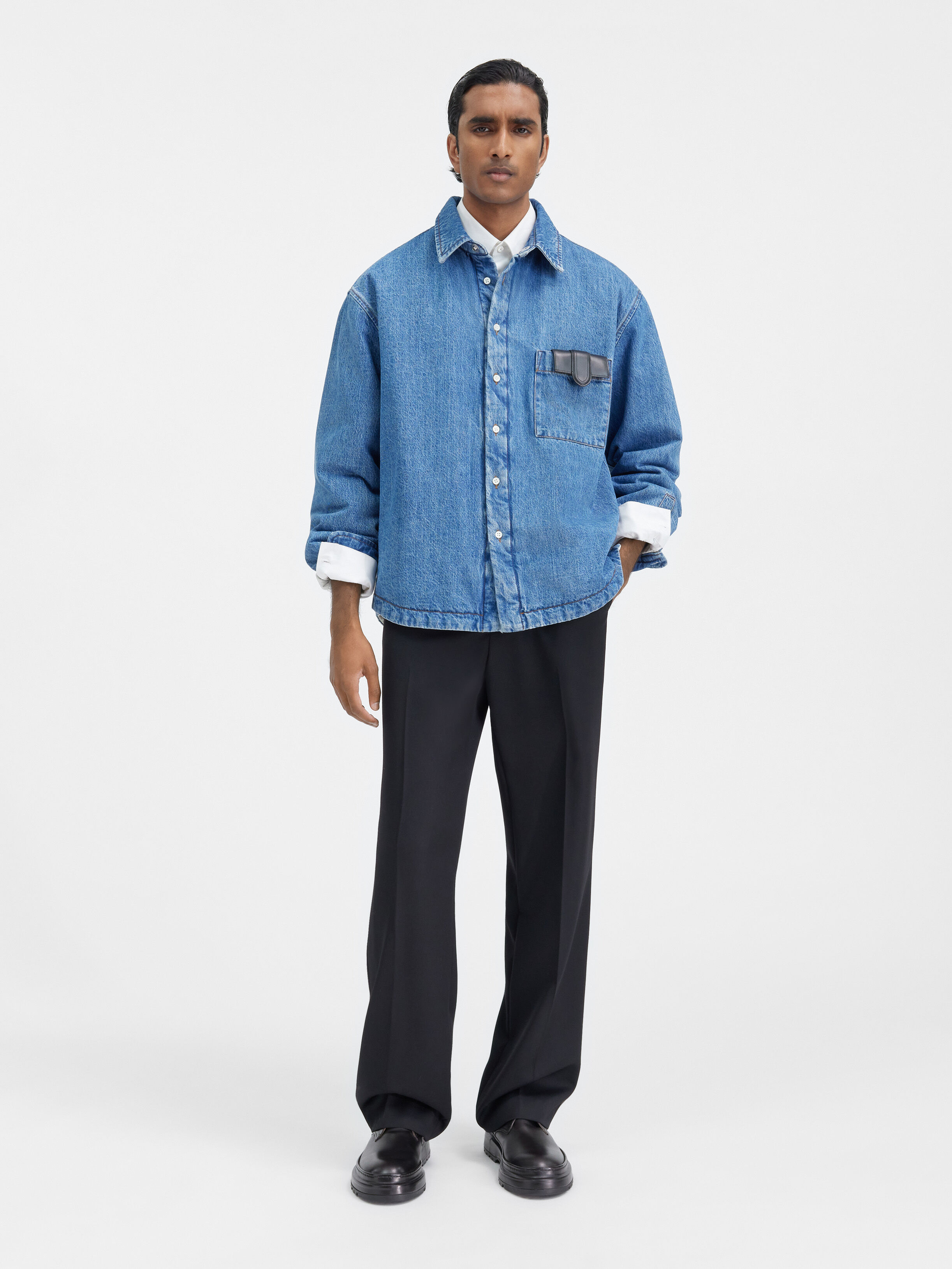 

Рубашка из дутого денима JACQUEMUS The Boulanger shirt, цвет Blue/Tabac