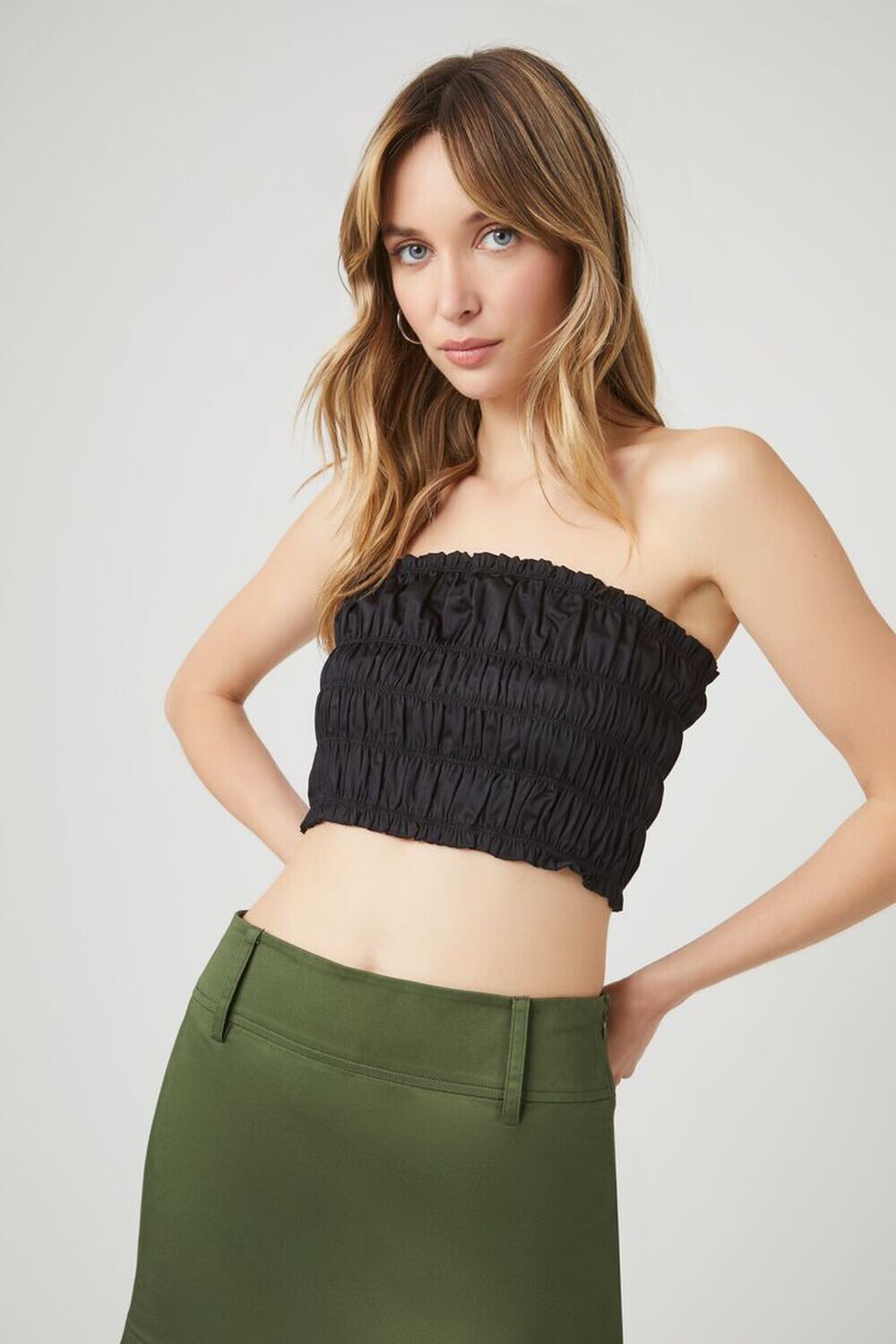 

Укороченный топ со сборками Forever 21, черный