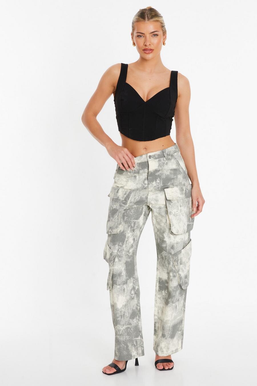 

Брюки карго серого цвета с камуфляжным принтом QUIZ Clothing