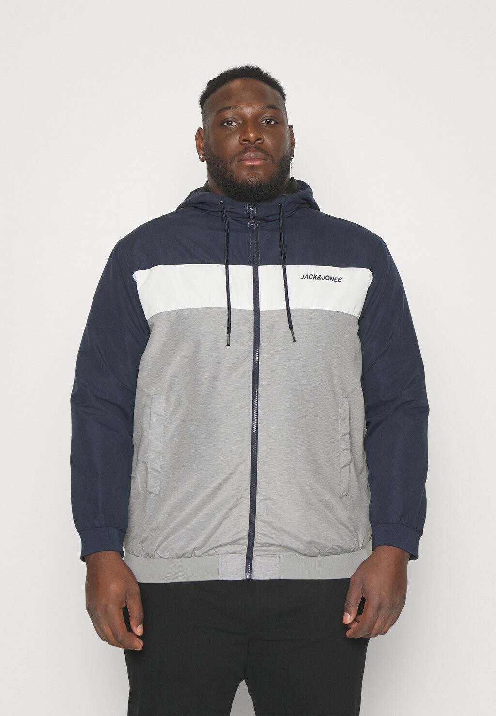 

Ветровка Jack & Jones JJERUSH HOOD, цвет Navy Blazer/White/Light Grey Melange, Серый, Ветровка Jack & Jones JJERUSH HOOD, цвет Navy Blazer/White/Light Grey Melange