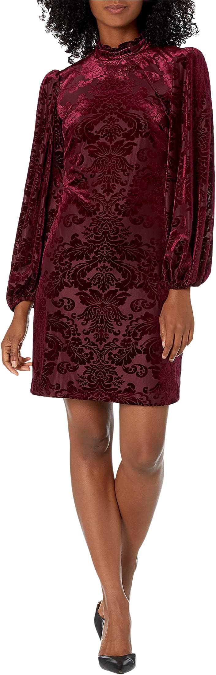 

Платье Vince Camuto Velvet Burnout High Neck Ruffle T-Body Shift with Voluminous Long Sleeve, цвет Wine