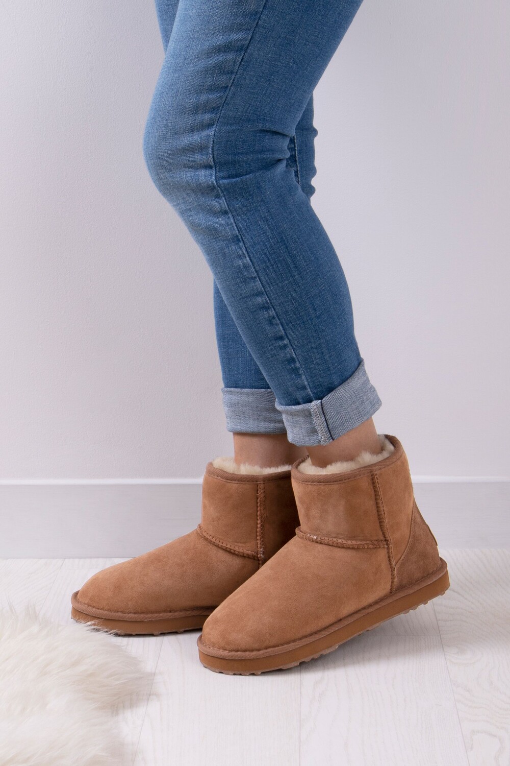 Женские мини классические сапоги Just Sheepskin, коричневый