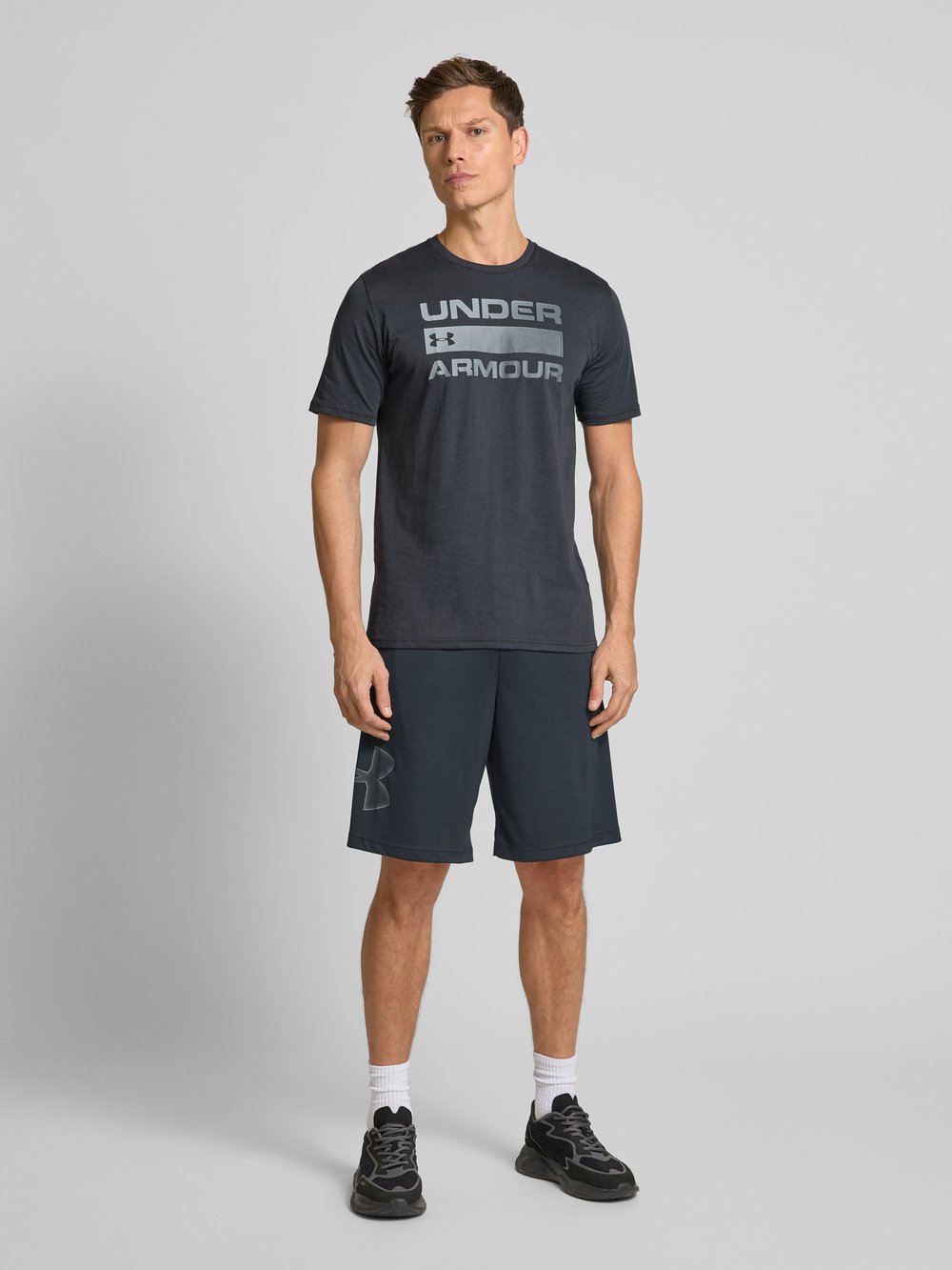 

Спортивные шорты с эластичным поясом Under Armour, черный