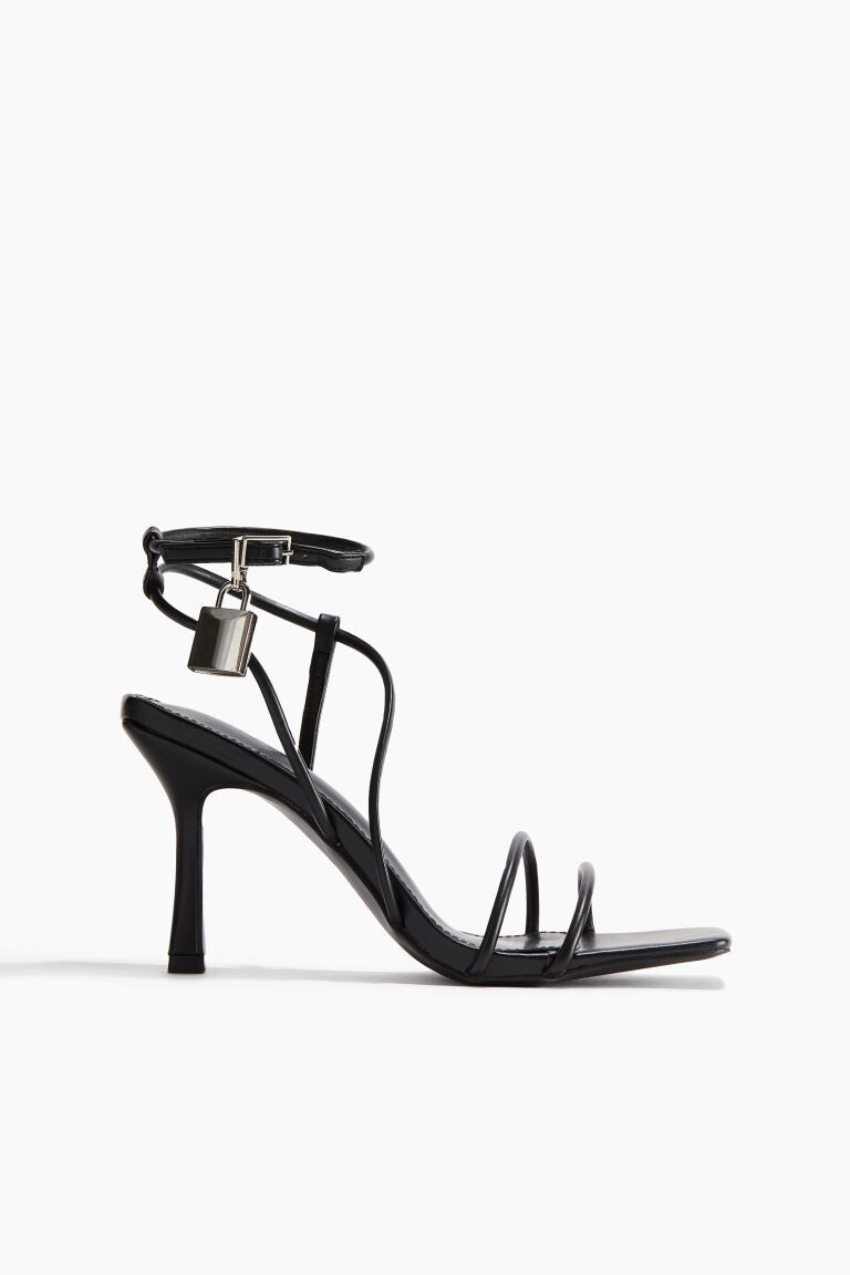 

Босоножки emberley на каблуке Public Desire, черный