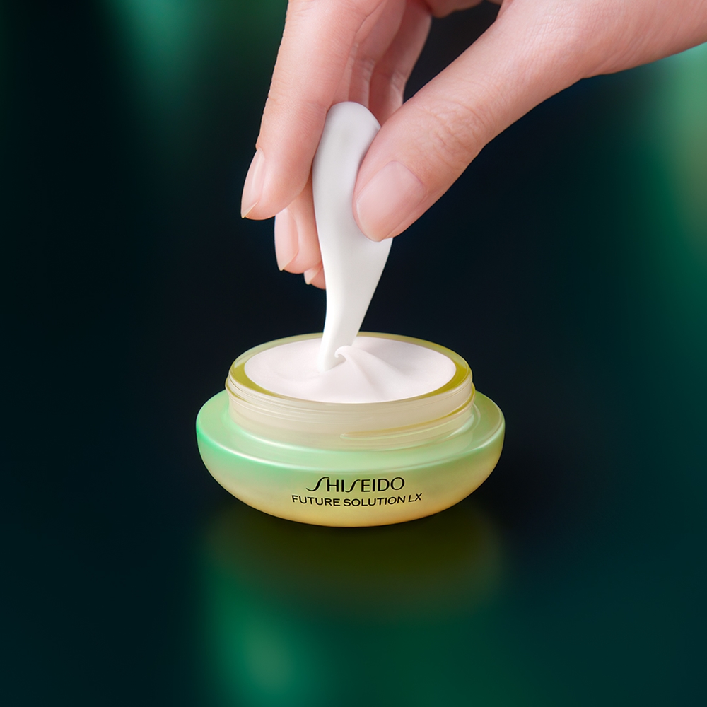 Future solution lx legendenmei ultimate brilliance eye cream омолаживающий осветляющий крем для глаз Shiseido, 15 мл — фото 4
