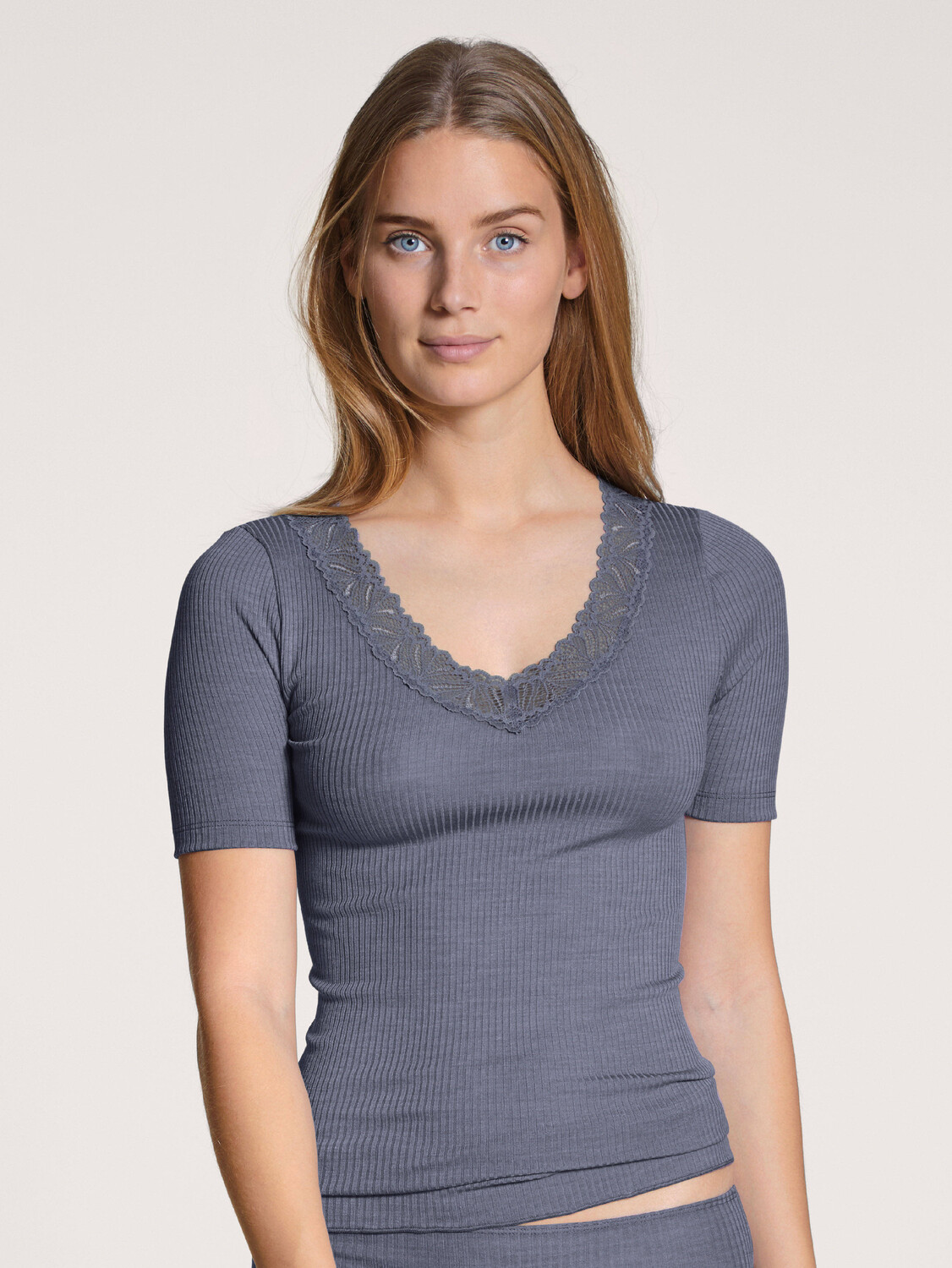 

Майка Calida Kurzarm Shirt SILKY WOOL JOY, синий