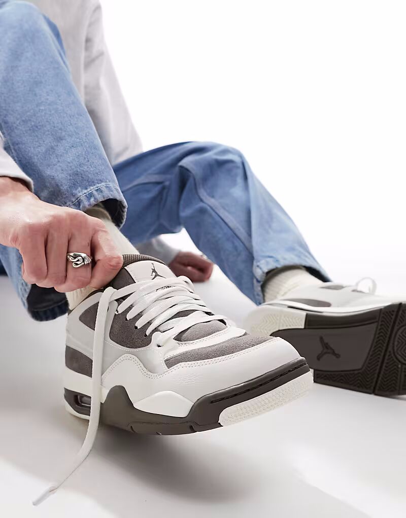 

Кроссовки Jordan Air 4 RM серого цвета