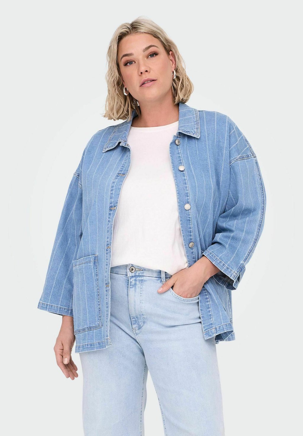 

Джинсовая куртка CARKIRSI ONLY Carmakoma, цвет Light Blue Denim