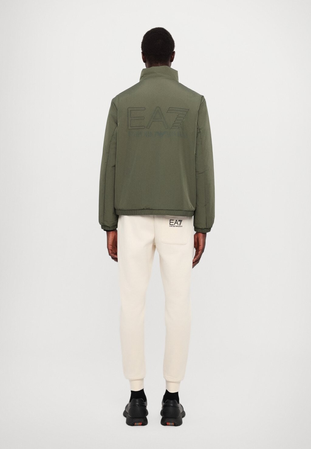 

Легкая куртка GIUBBOTTO UNISEX EA7 Emporio Armani, зеленый