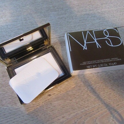 

NARS Collection Светоотражающая закрепляющая пудра полупрозрачный кристалл 10г