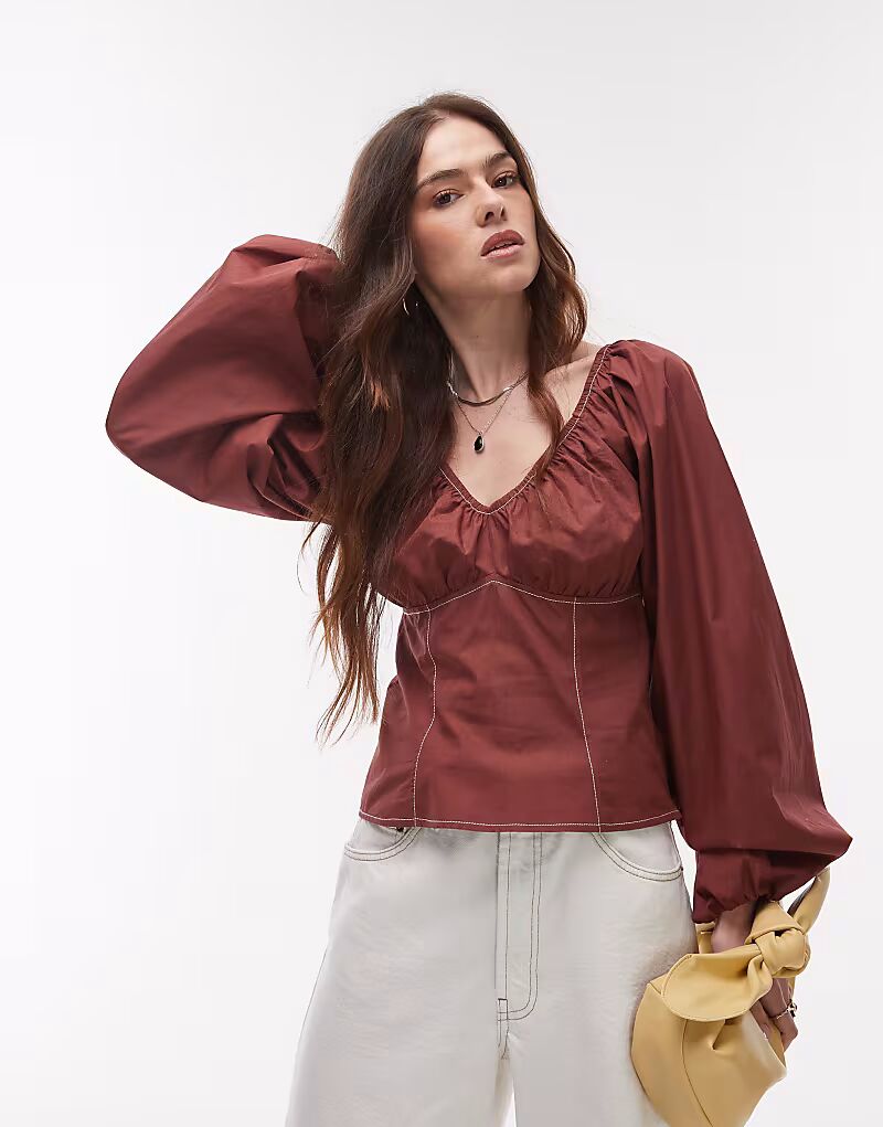 

Блузка Topshop с присборенным воротом, рукавами-фонариками и отстрочкой сверху шоколадного цвета