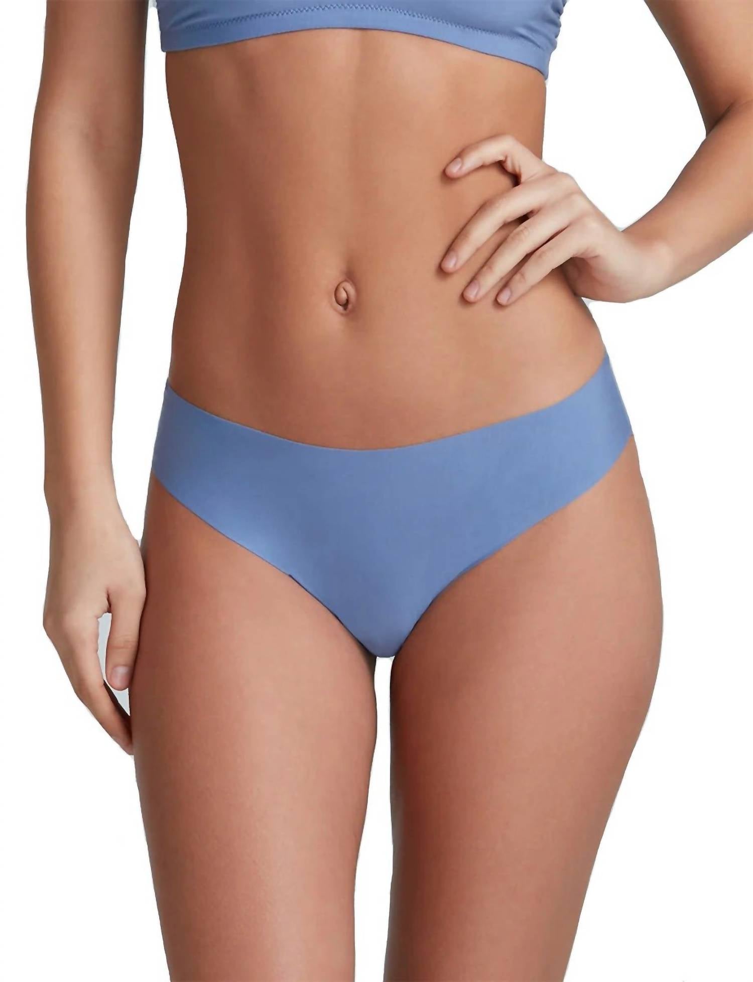 

Трусики-стринги Butter Mid-Rise в цвете Hyacinth Blue Commando