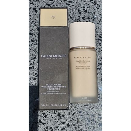 Настоящая невесомая совершенствующая основа Flawless Weightless Perfecting Foundation 1 жидкая унция Laura Mercier — фото 4