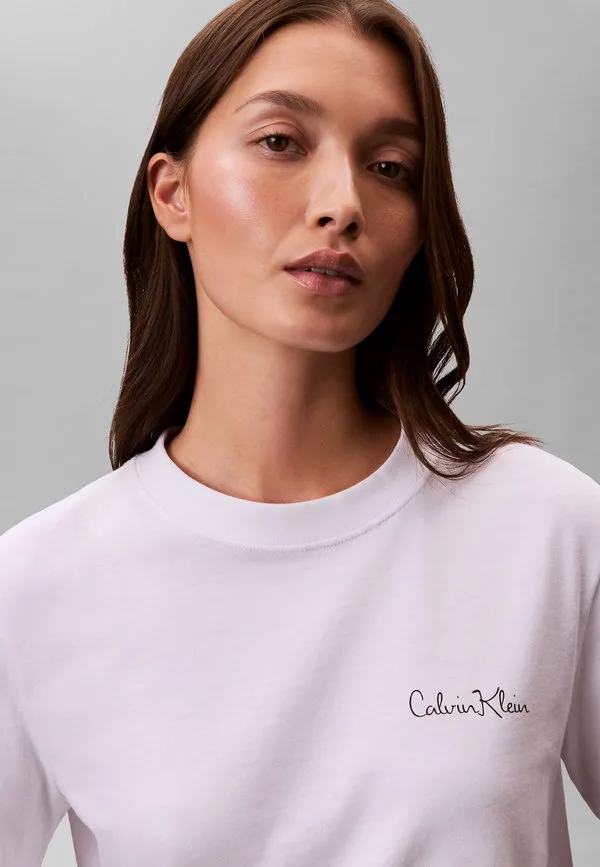 Классический базовый футболка с графическим логотипом в виде надписи. Calvin Klein, Brilliant White — фото 4