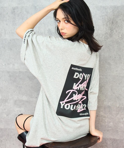 

Футболка с принтом граффити, закатанными рукавами ANAP, светло-серый