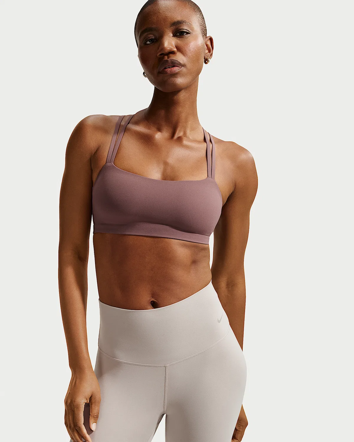 Женский спортивный бюстгальтер Nike Zenvy Strappy с легкой поддержкой и чашками, Tattoo/White — фото 2