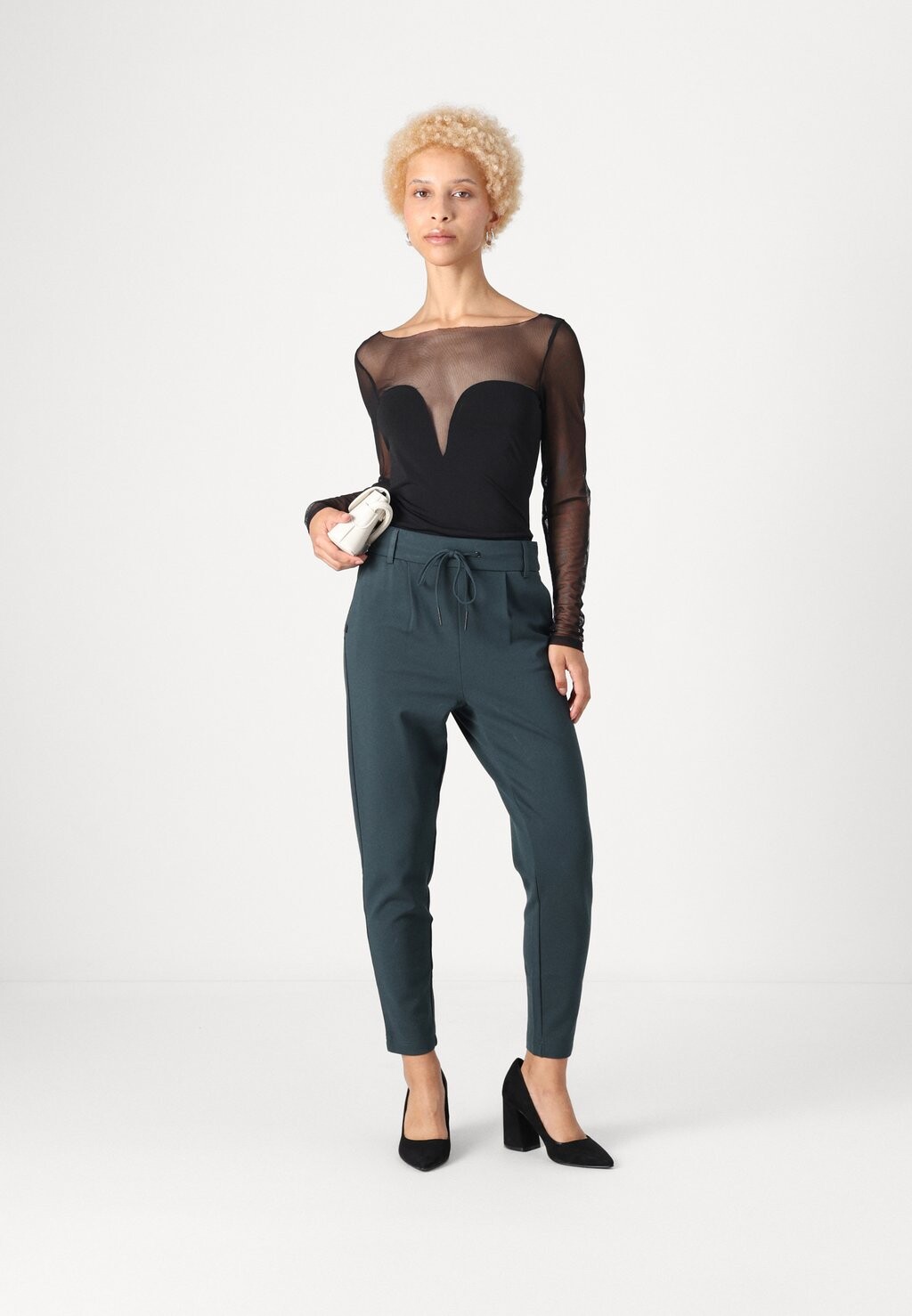 

Футболка с принтом PETITE CONTRAST BODY Gina Tricot Petite, черный