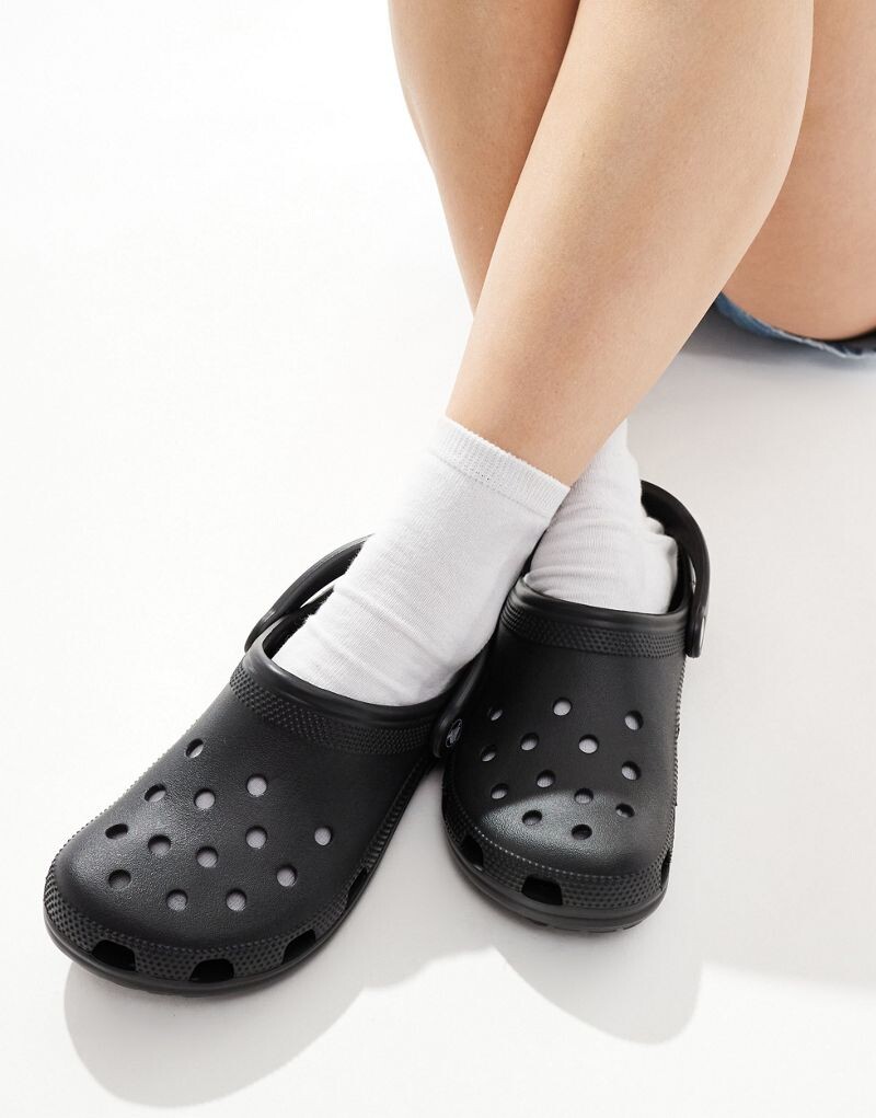 Crocs — классические сабо унисекс черного цвета