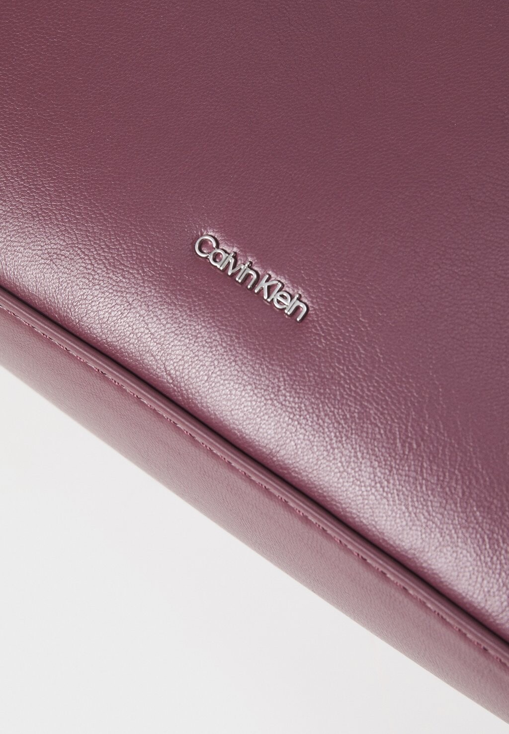 

Сумка SENSE MEDIUM SHOULDER BAG Calvin Klein, бордовый