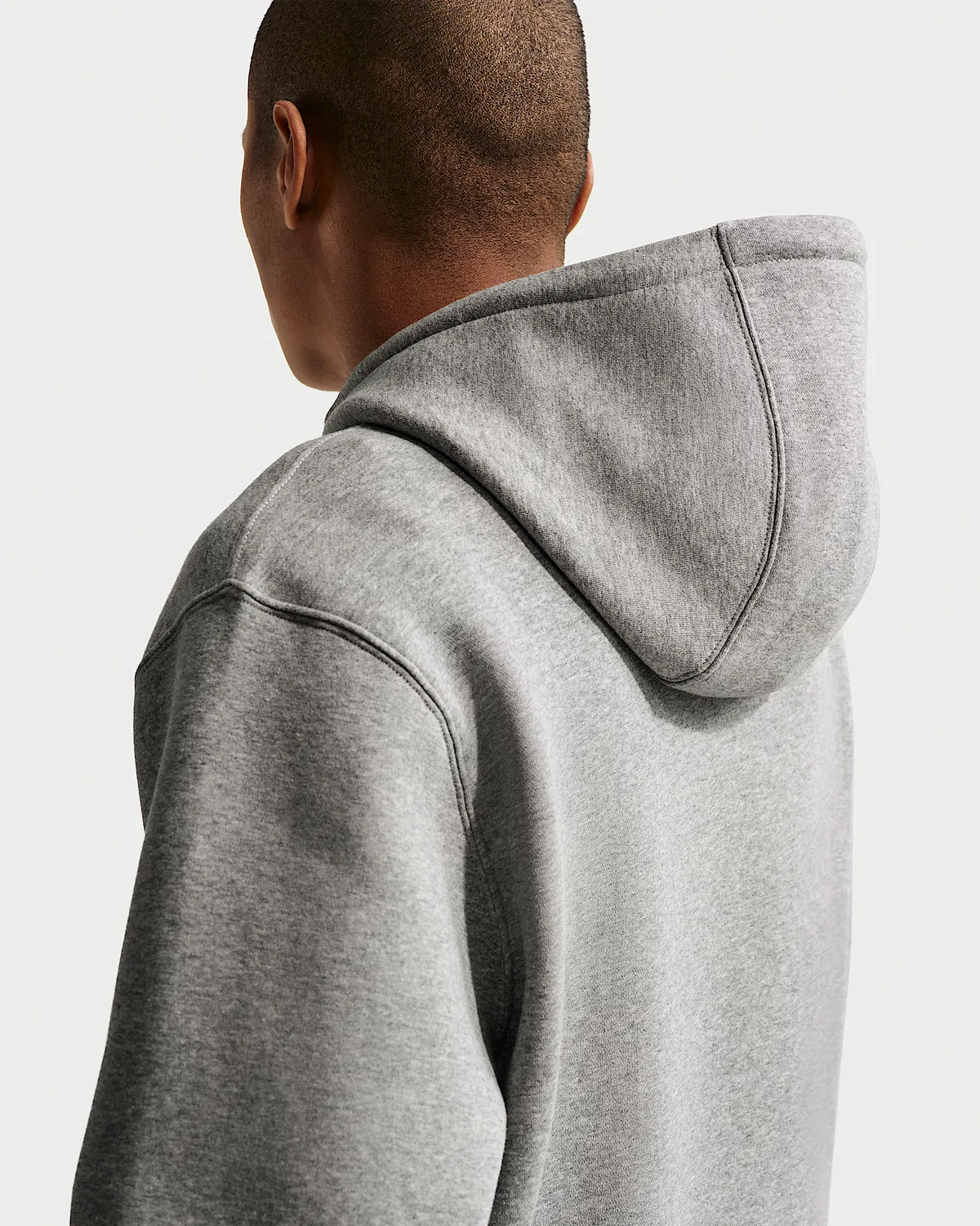 Мужское флисовое худи Nike Sportswear Club, Dark Grey Heather/Light Smoke Grey/White — фото 2