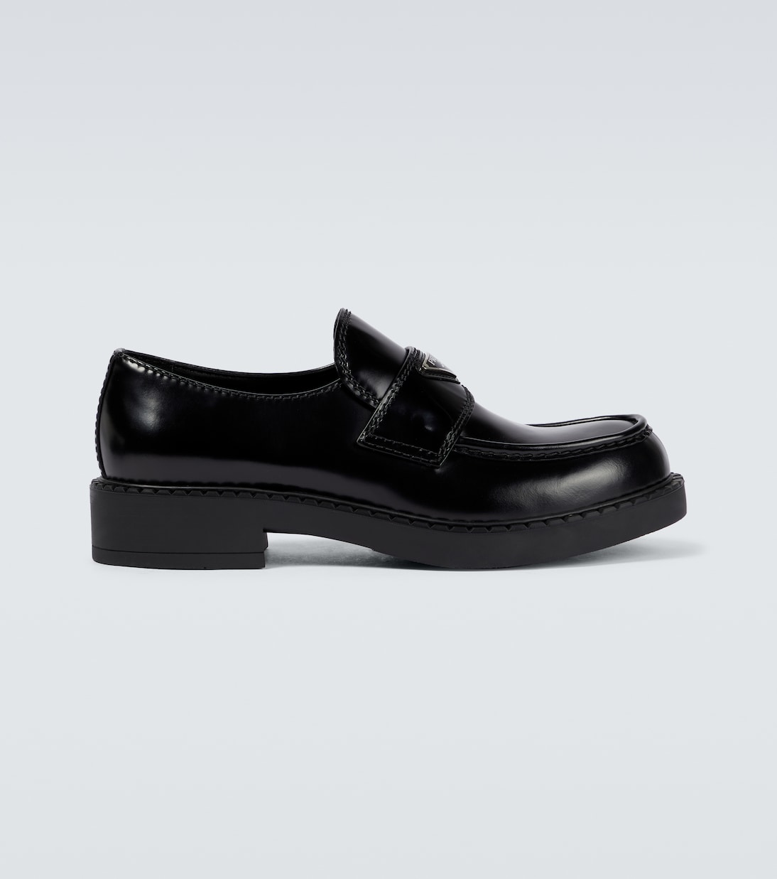 

Лоферы из замши с эффектом потертости Prada, черный