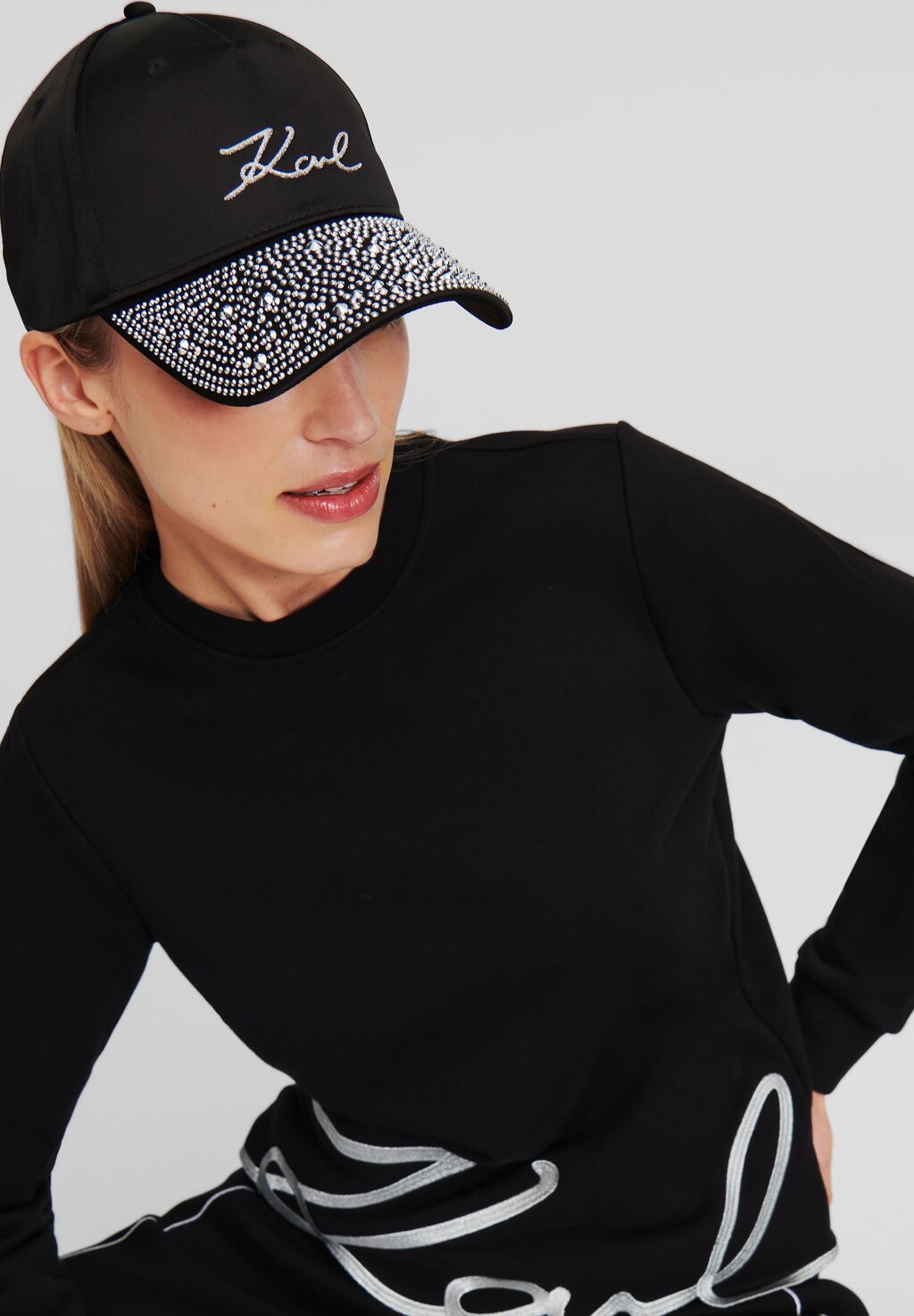 

Бейсболка SIGNATURE RHINESTONE-VISOR KARL LAGERFELD, черный
