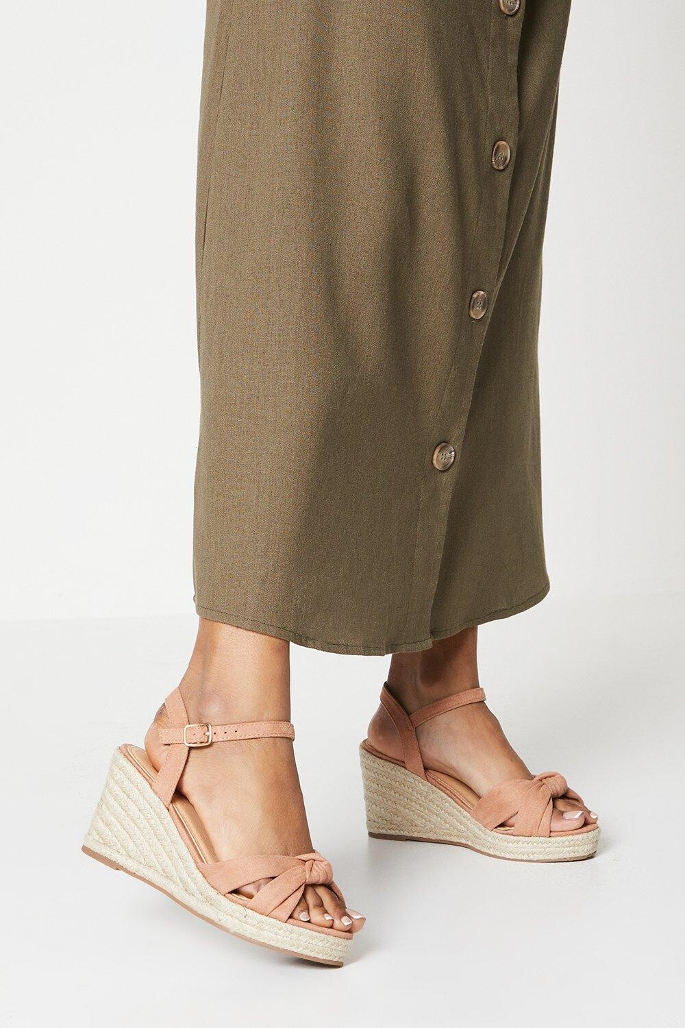 

Обувь на танкетке Romi с узлом Dorothy Perkins, розовый