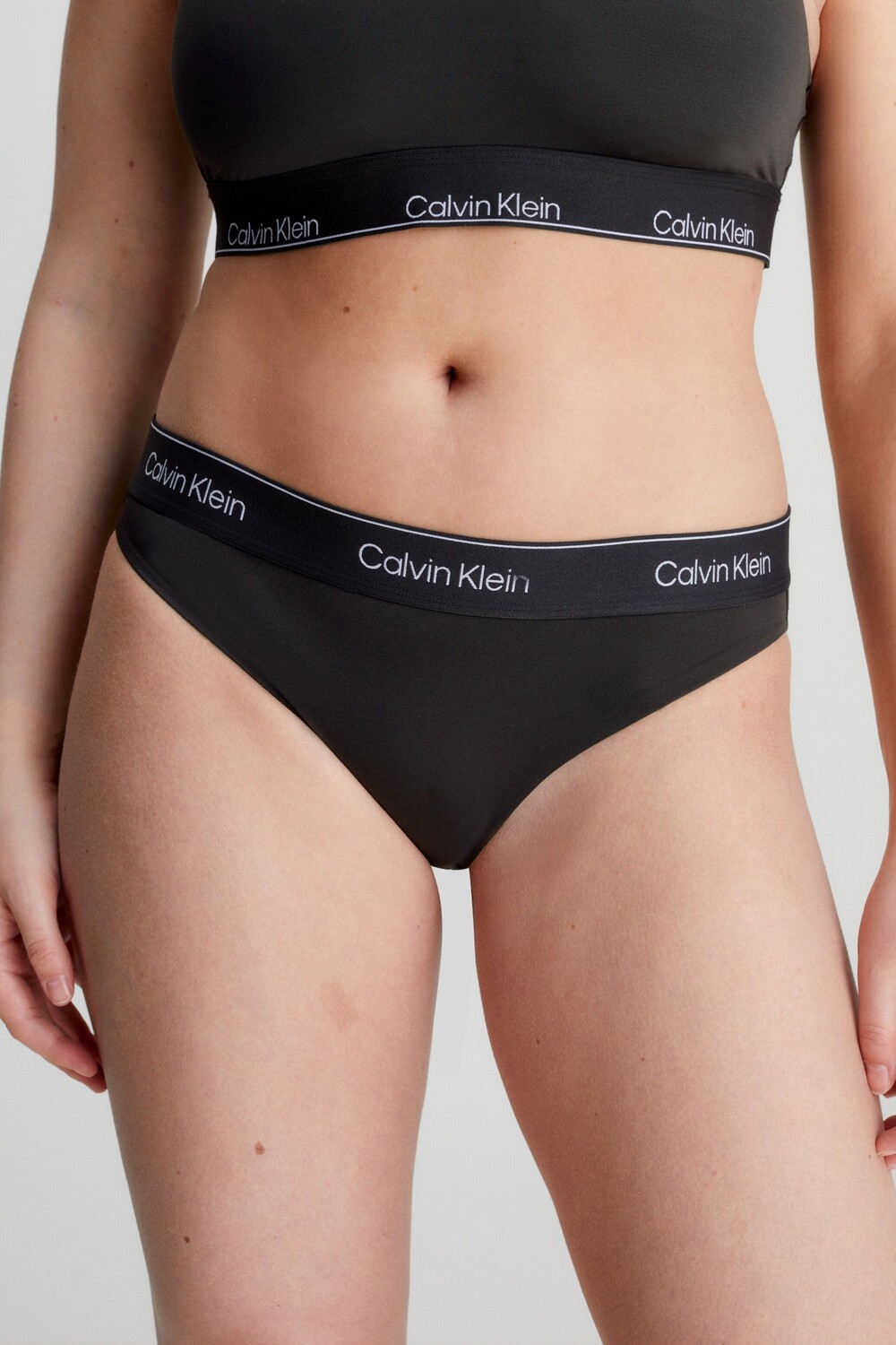

Современное бикини Calvin Klein, черный