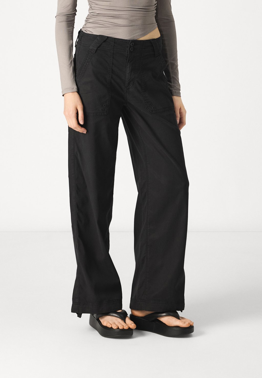 

Брюки PARACHUTE PANT American Eagle, черный