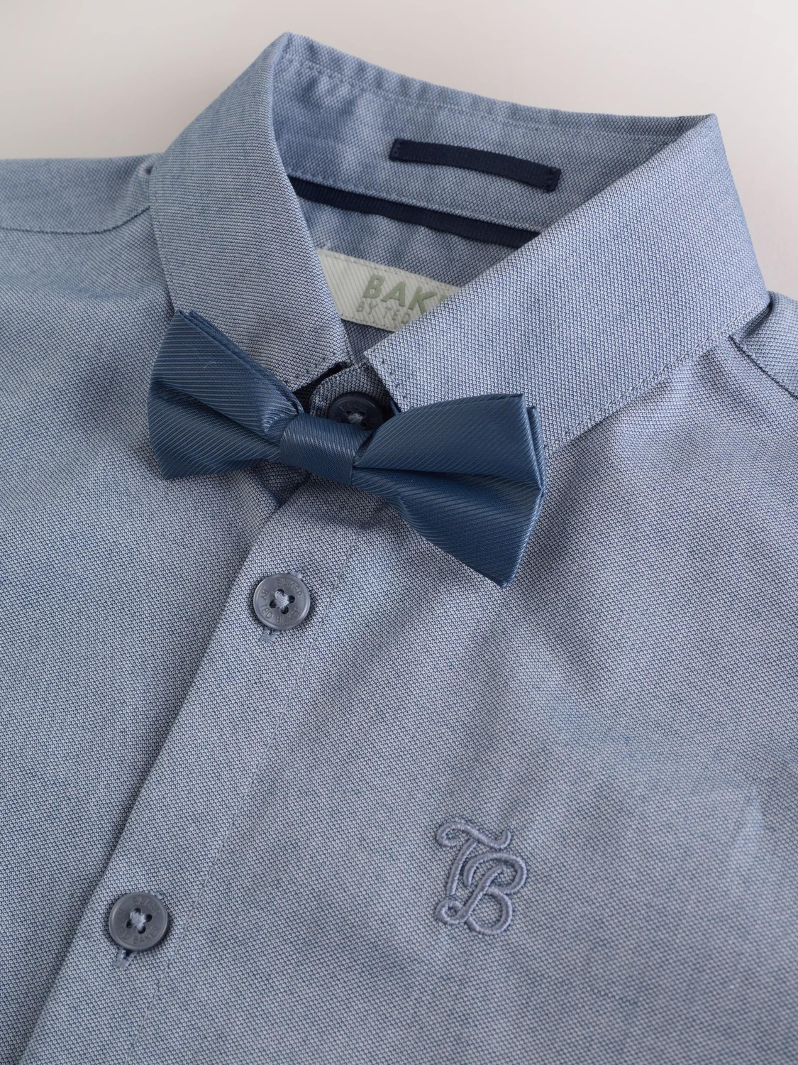 Baker by Ted Baker Рубашка на пуговицах Regular fit в дымчато-голубом цвете — фото 3
