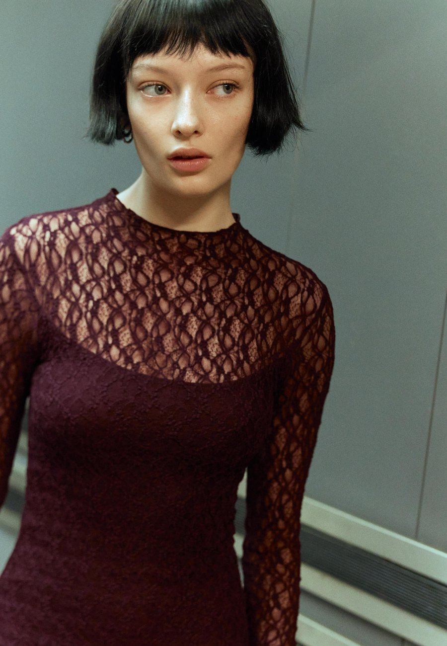 

Платье Bershka LONG-SLEEVE , Bordeaux