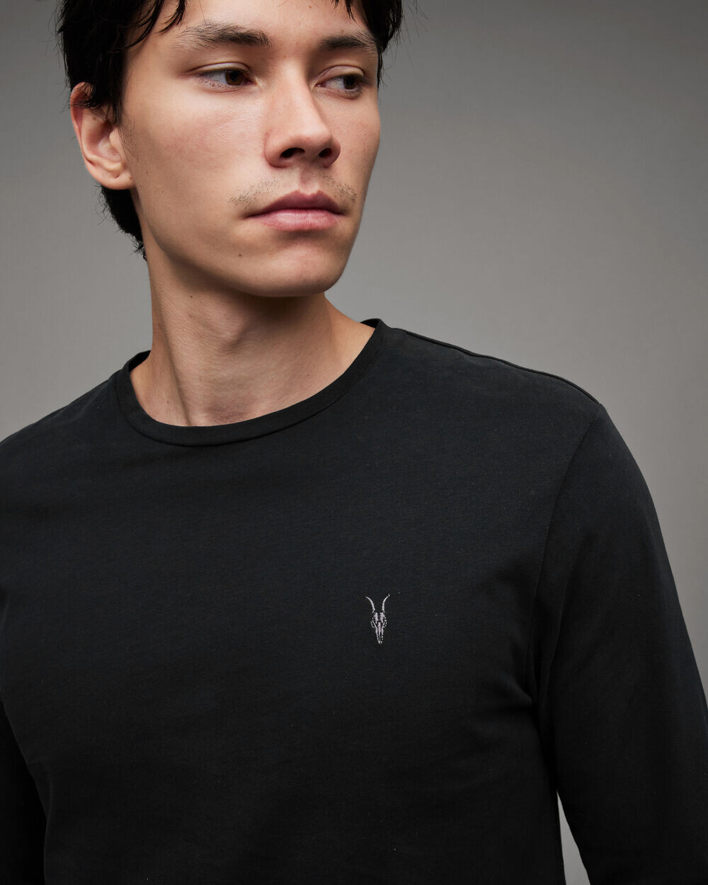 Футболка с длинными рукавами и круглым вырезом Brace Tonic AllSaints, черный как смоль — фото 2